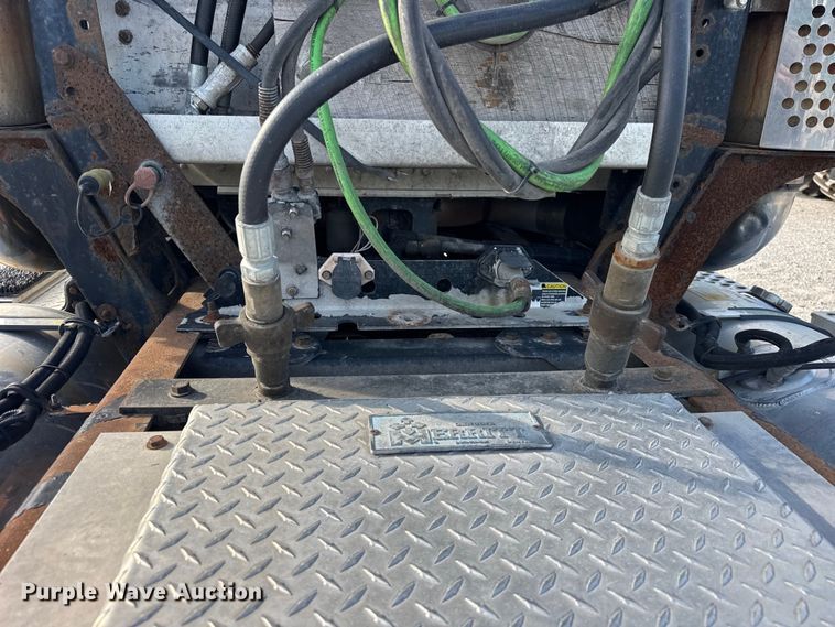 image for item ER0044 2007 Kenworth T800 semi truck