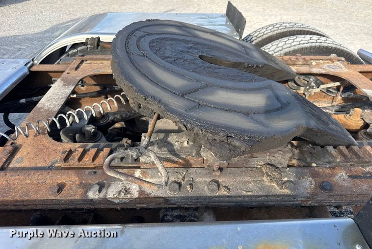 image for item ER0044 2007 Kenworth T800 semi truck