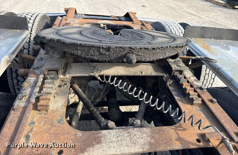 image for item ER0044 2007 Kenworth T800 semi truck