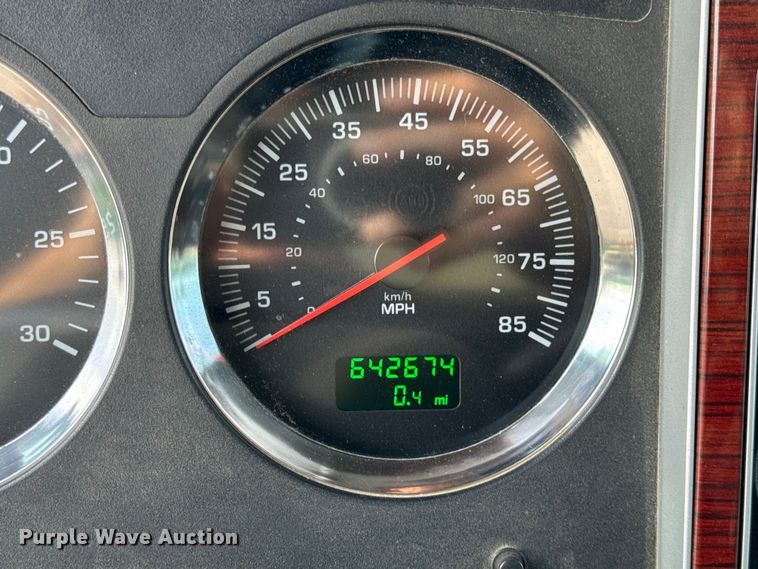 image for item ER0044 2007 Kenworth T800 semi truck