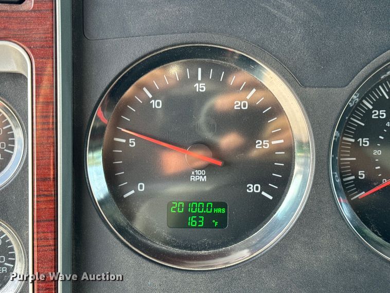 image for item ER0044 2007 Kenworth T800 semi truck