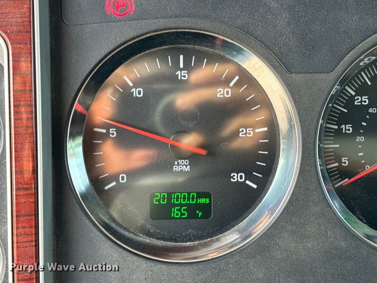 image for item ER0044 2007 Kenworth T800 semi truck