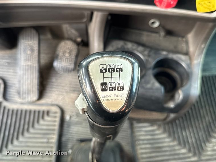 image for item ER0044 2007 Kenworth T800 semi truck