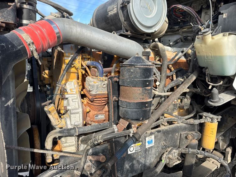 image for item ER0044 2007 Kenworth T800 semi truck