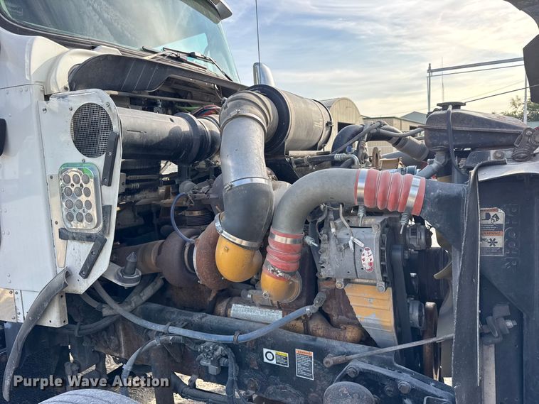 image for item ER0044 2007 Kenworth T800 semi truck