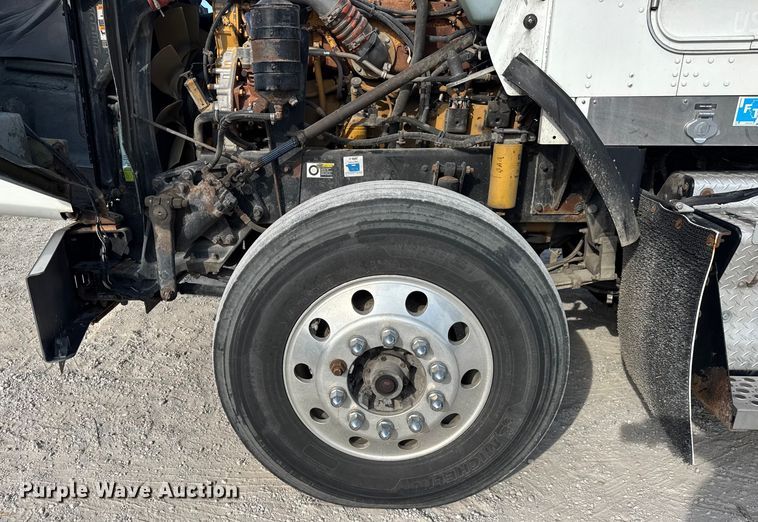 image for item ER0044 2007 Kenworth T800 semi truck