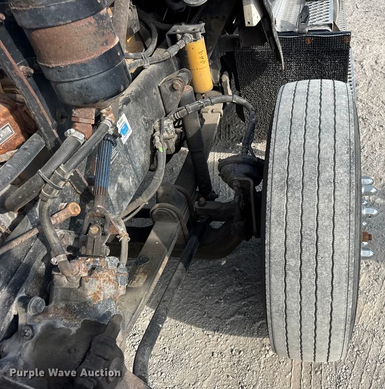 image for item ER0044 2007 Kenworth T800 semi truck