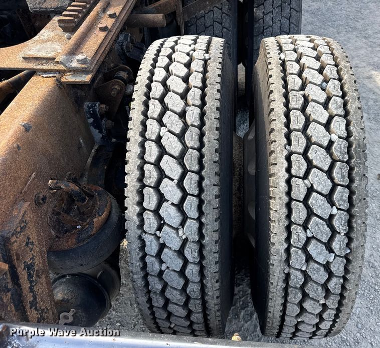 image for item ER0044 2007 Kenworth T800 semi truck