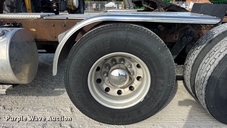 image for item ER0044 2007 Kenworth T800 semi truck