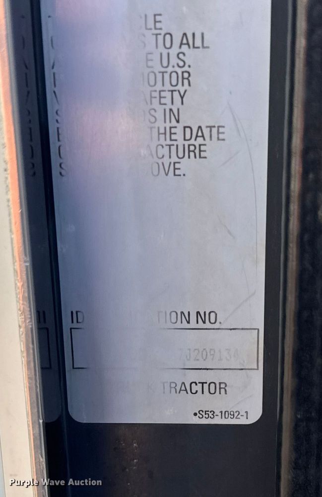 image for item ER0044 2007 Kenworth T800 semi truck