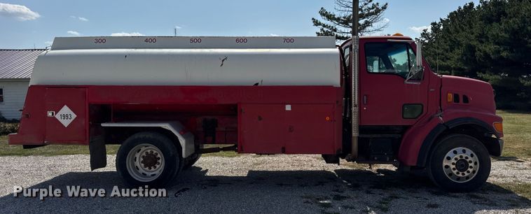 image for item ER0049 1998 Ford L8501 fuel truck