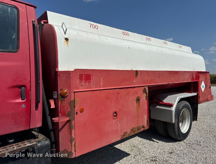 image for item ER0049 1998 Ford L8501 fuel truck