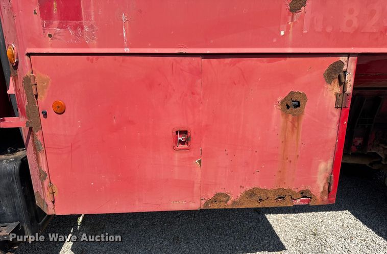 image for item ER0049 1998 Ford L8501 fuel truck