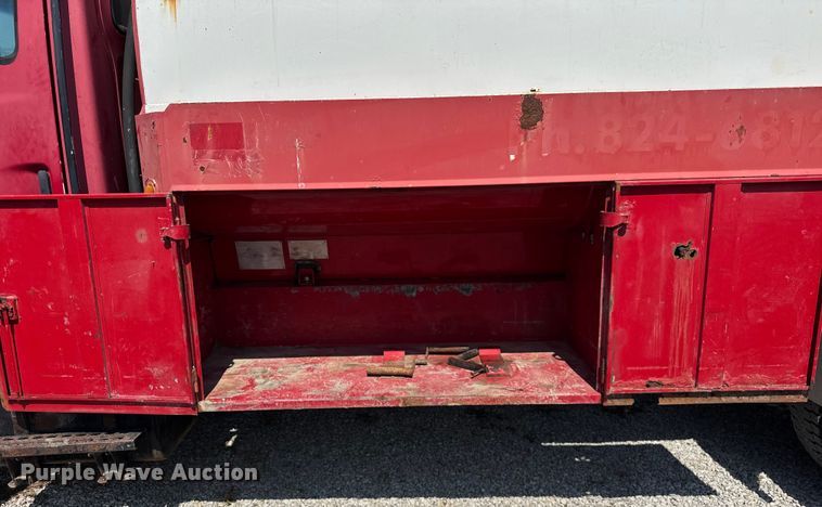 image for item ER0049 1998 Ford L8501 fuel truck