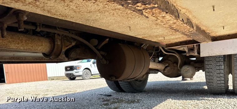 image for item ER0049 1998 Ford L8501 fuel truck