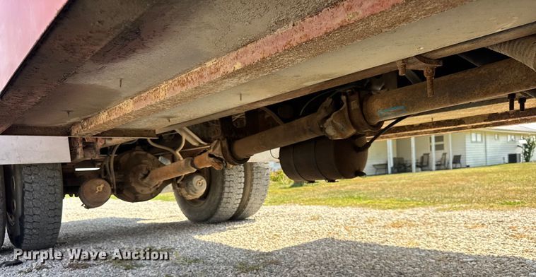 image for item ER0049 1998 Ford L8501 fuel truck