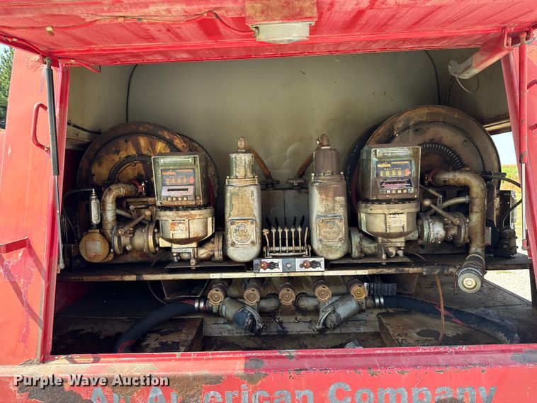 image for item ER0049 1998 Ford L8501 fuel truck