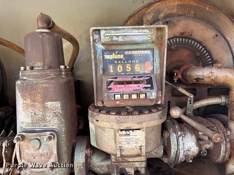 image for item ER0049 1998 Ford L8501 fuel truck