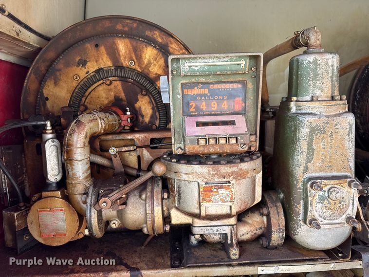 image for item ER0049 1998 Ford L8501 fuel truck