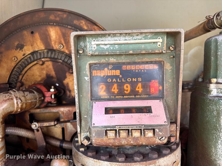 image for item ER0049 1998 Ford L8501 fuel truck