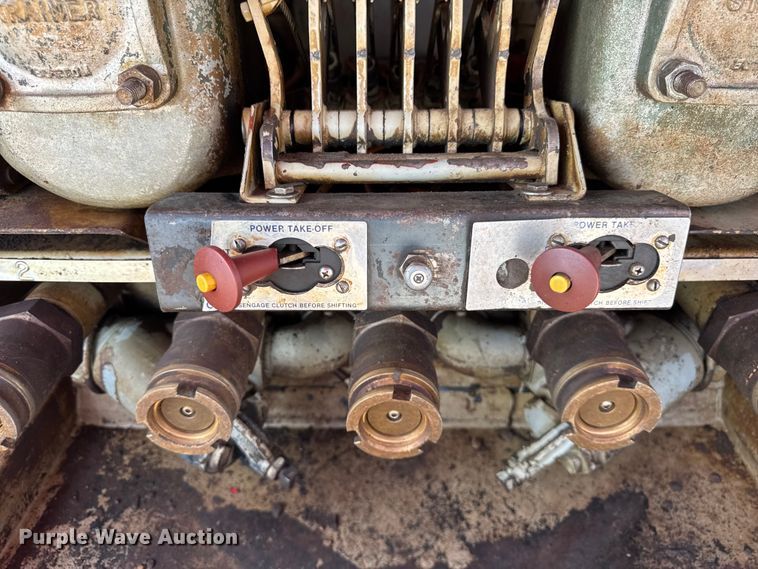 image for item ER0049 1998 Ford L8501 fuel truck