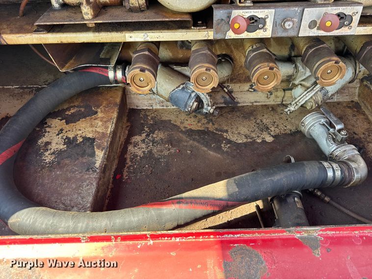 image for item ER0049 1998 Ford L8501 fuel truck