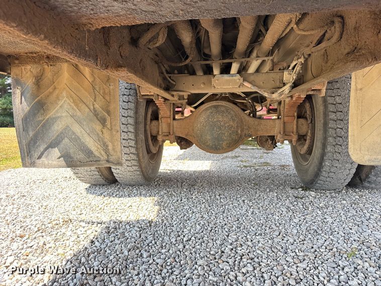 image for item ER0049 1998 Ford L8501 fuel truck