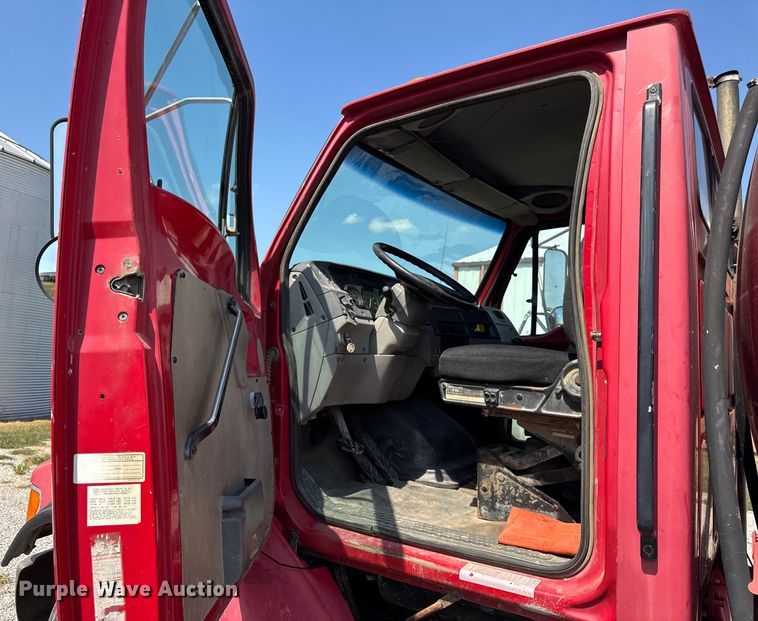 image for item ER0049 1998 Ford L8501 fuel truck