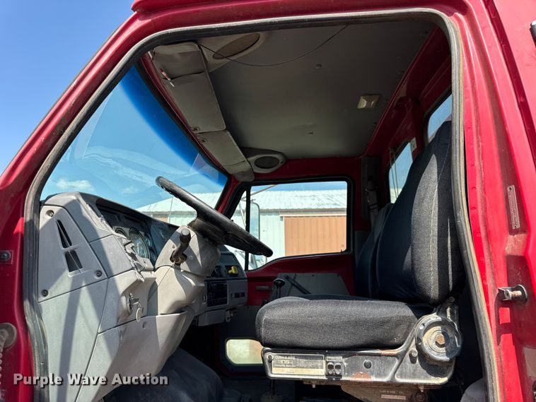 image for item ER0049 1998 Ford L8501 fuel truck