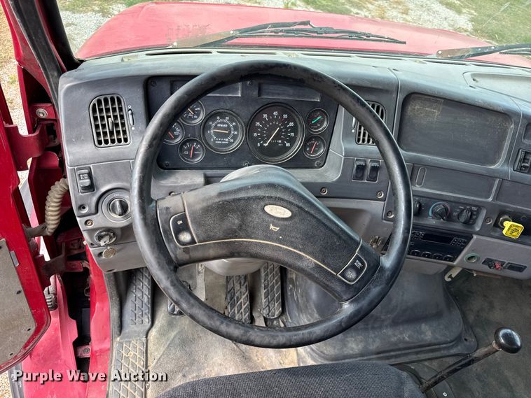 image for item ER0049 1998 Ford L8501 fuel truck