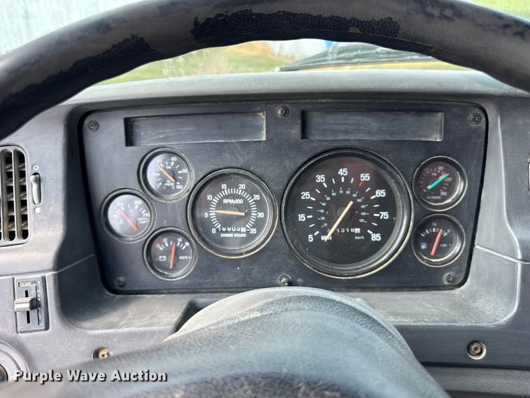 image for item ER0049 1998 Ford L8501 fuel truck