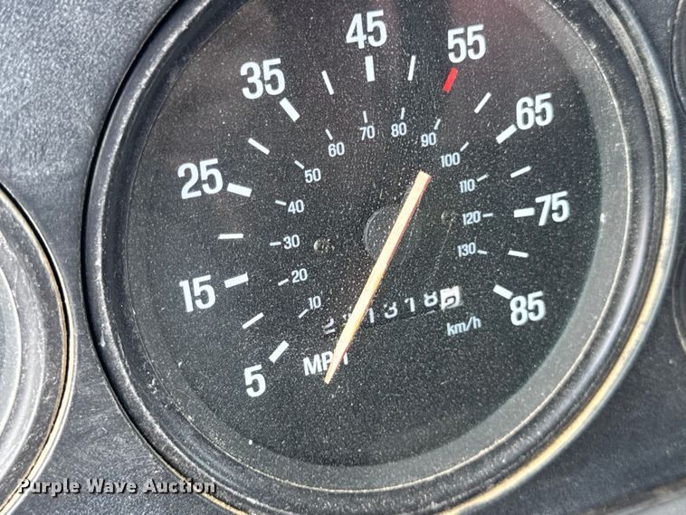 image for item ER0049 1998 Ford L8501 fuel truck