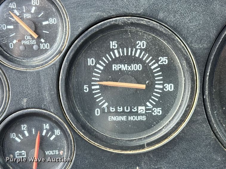 image for item ER0049 1998 Ford L8501 fuel truck