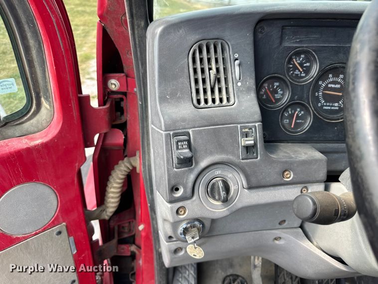 image for item ER0049 1998 Ford L8501 fuel truck