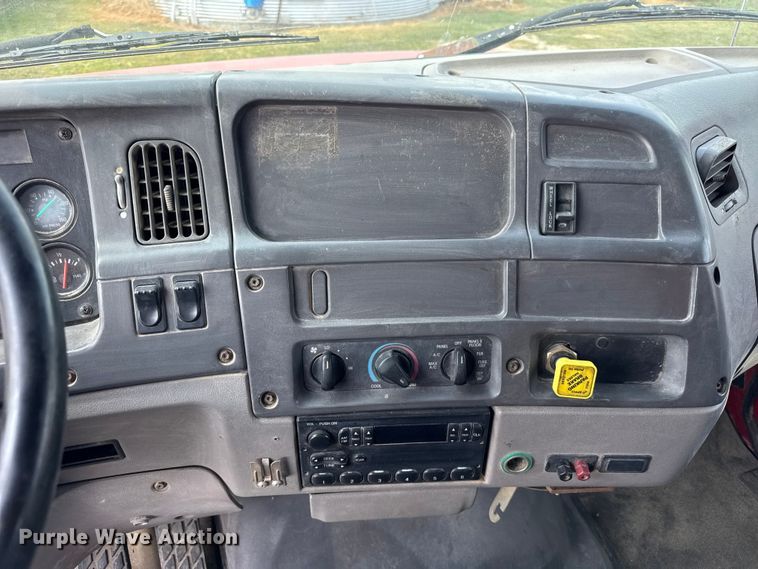 image for item ER0049 1998 Ford L8501 fuel truck