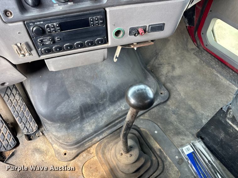 image for item ER0049 1998 Ford L8501 fuel truck