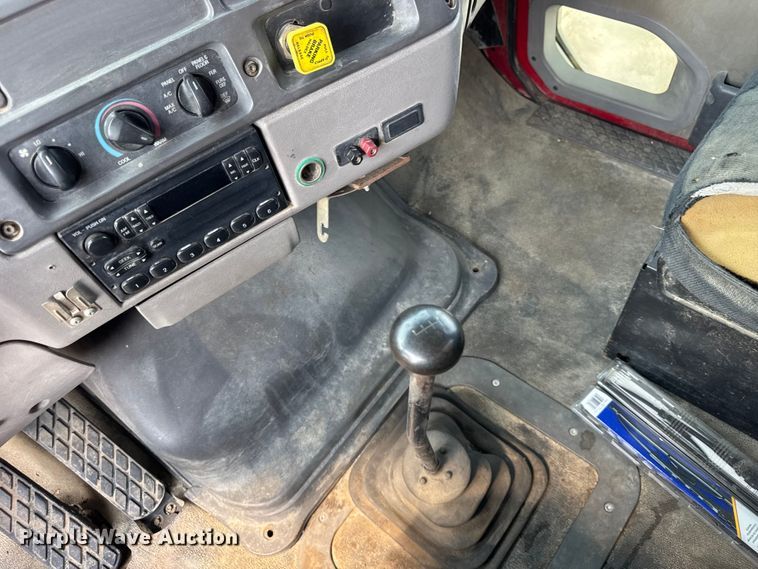 image for item ER0049 1998 Ford L8501 fuel truck