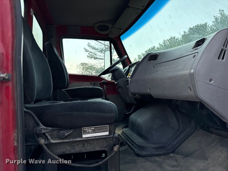 image for item ER0049 1998 Ford L8501 fuel truck