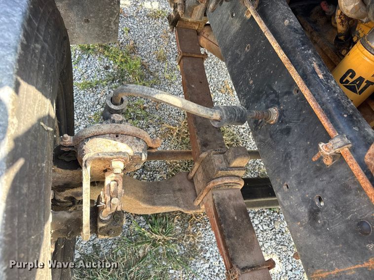 image for item ER0049 1998 Ford L8501 fuel truck