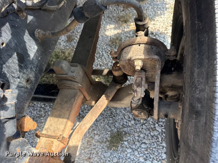 image for item ER0049 1998 Ford L8501 fuel truck