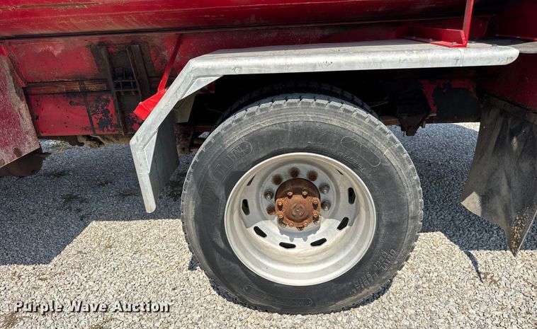 image for item ER0049 1998 Ford L8501 fuel truck