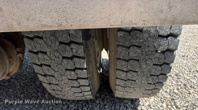 image for item ER0049 1998 Ford L8501 fuel truck