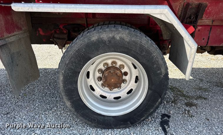 image for item ER0049 1998 Ford L8501 fuel truck