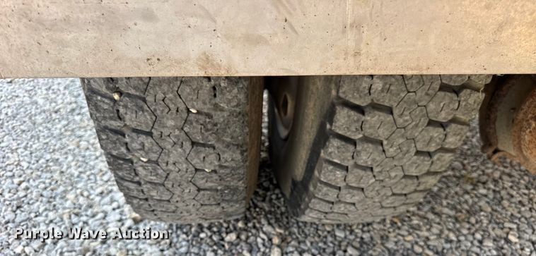 image for item ER0049 1998 Ford L8501 fuel truck