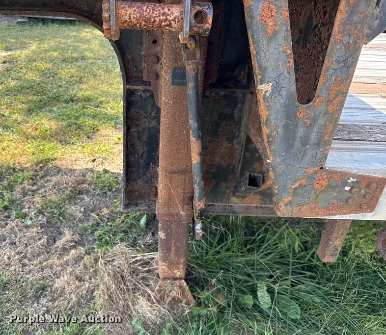 image for item ER0053 2006 Fontaine IDFT-6-804-8WSAWK drop deck trailer