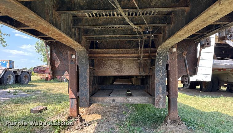 image for item ER0053 2006 Fontaine IDFT-6-804-8WSAWK drop deck trailer