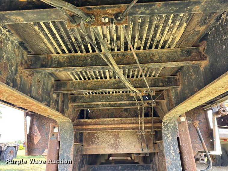 image for item ER0053 2006 Fontaine IDFT-6-804-8WSAWK drop deck trailer