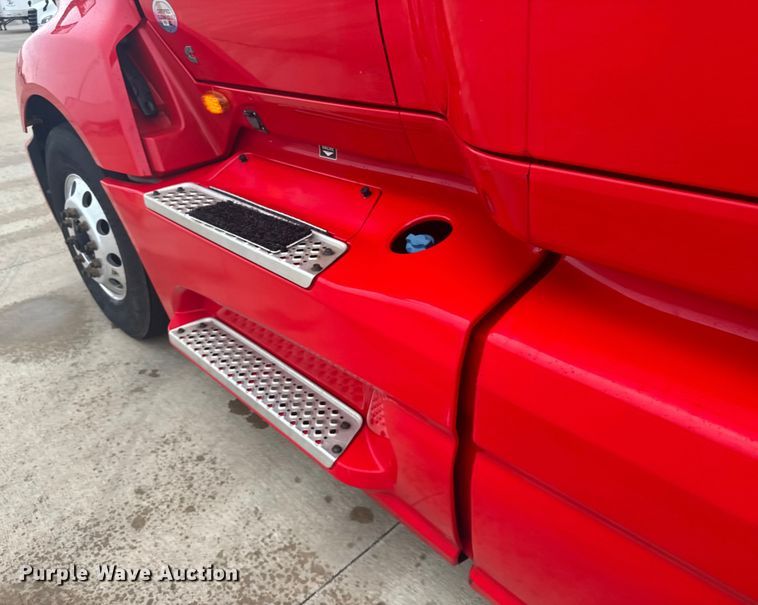 image for item ER2394 2019 International LT625 semi truck