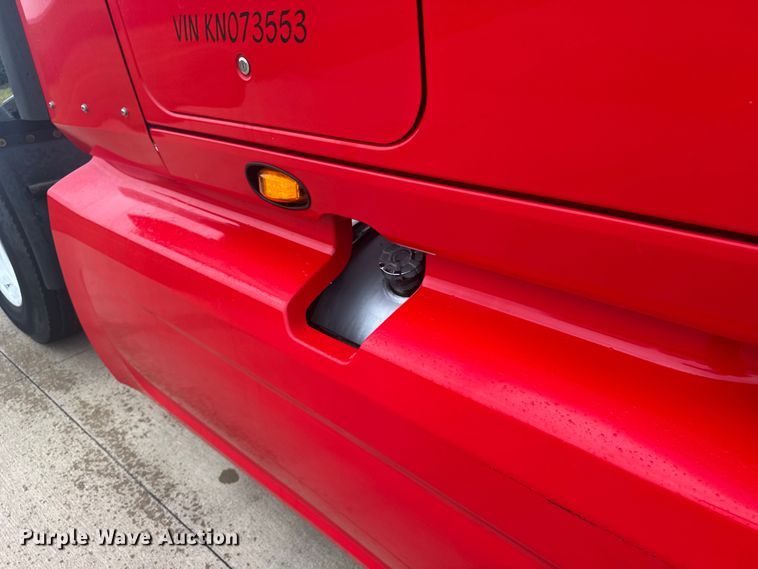 image for item ER2394 2019 International LT625 semi truck