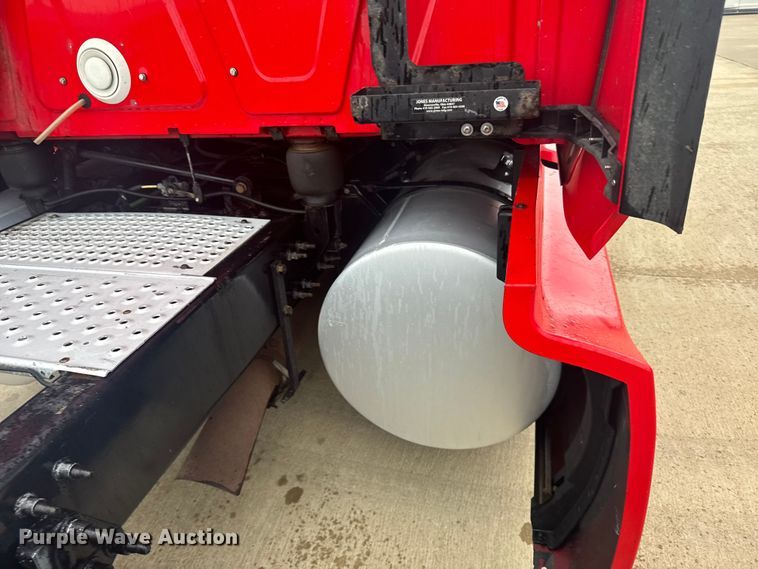 image for item ER2394 2019 International LT625 semi truck